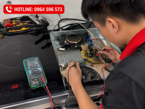 Hình ảnh thực tế thợ sửa bếp từ lỗi E0