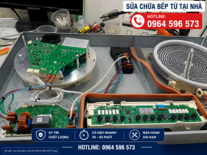 Kỹ thuật viên kiểm tra sửa chữa bếp từ tại nhà Hà Nội